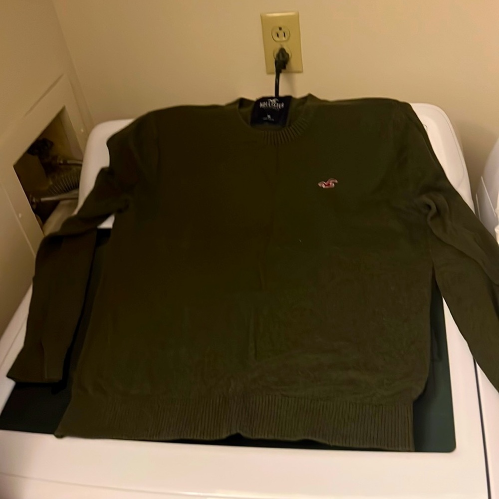 Hollister sweater